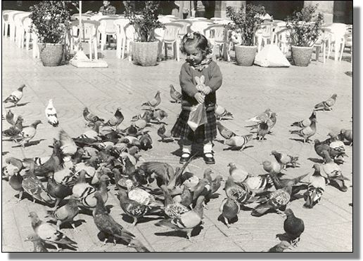 Mdchen mit Tauben / Girl with Pigeons