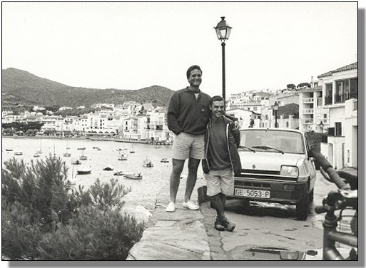 Zwei Freunde mit Renault / Two Friends with a Renault